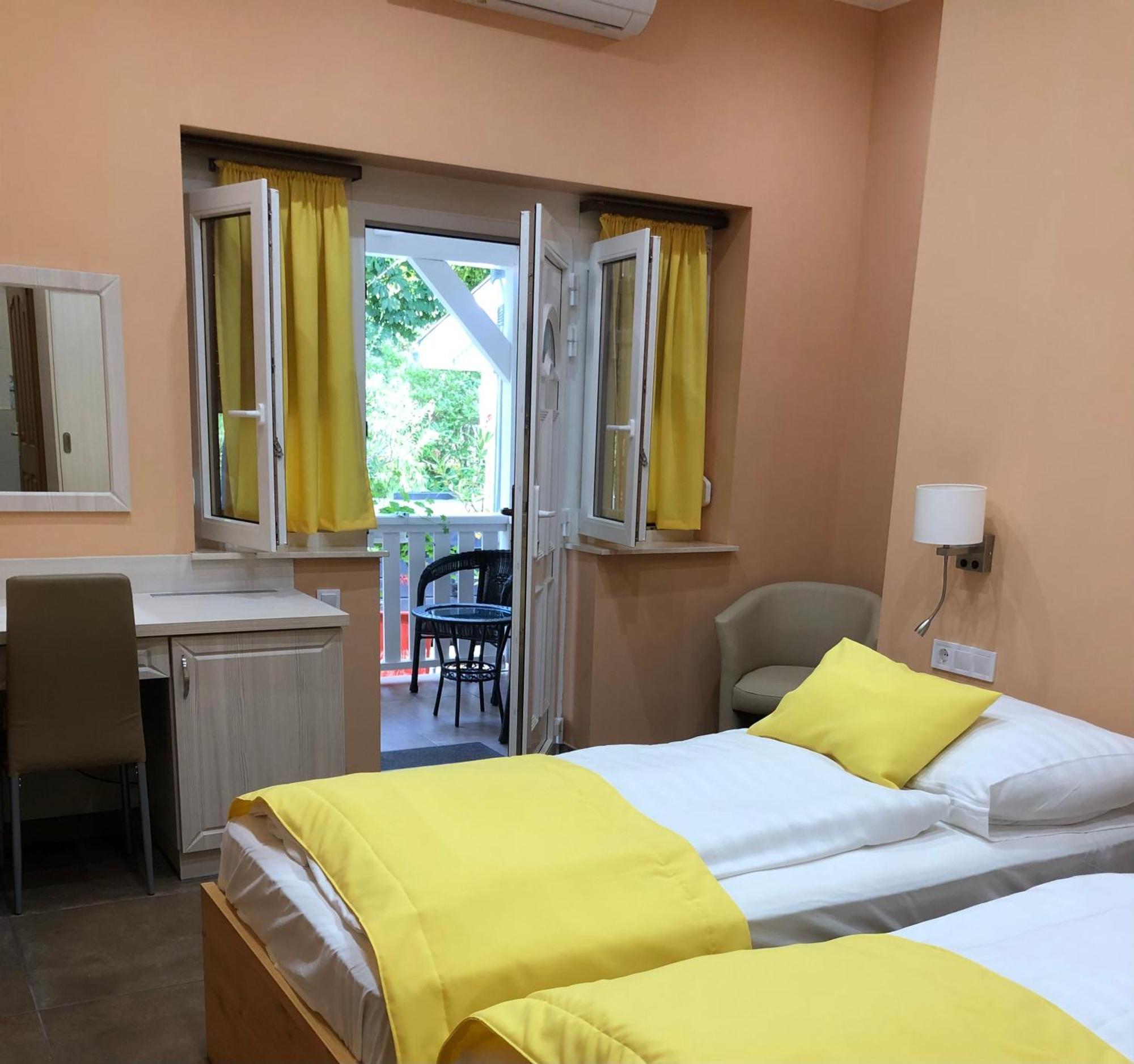 Szem-S Vendeghaz Hotell Balatonszárszó Eksteriør bilde