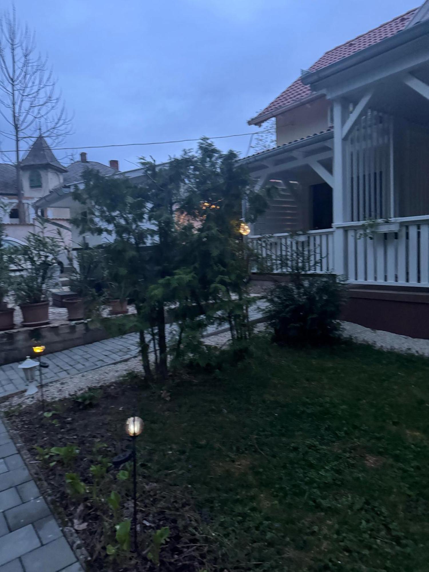 Szem-S Vendeghaz Hotell Balatonszárszó Eksteriør bilde